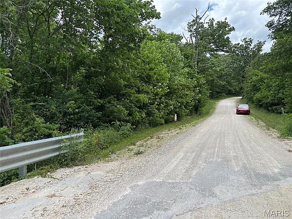 3rd image of 40 Fox Hill Dr