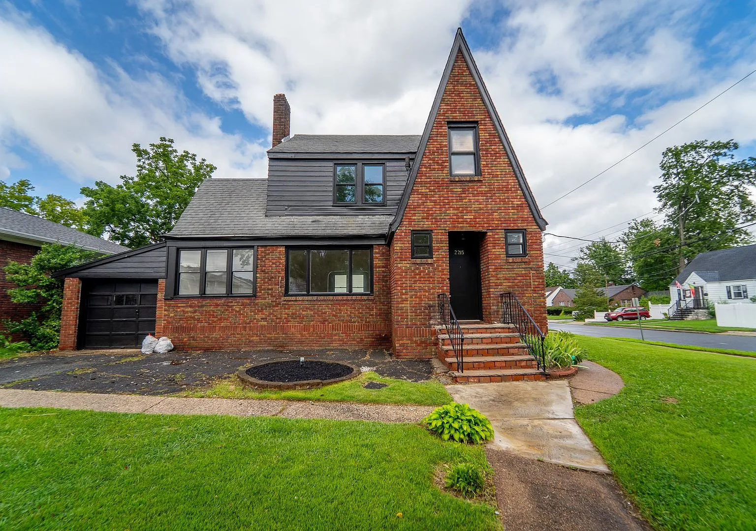 2215 N Wood Ave — Photo 1