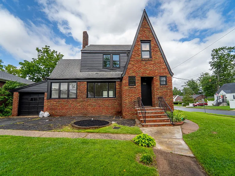 2215 N Wood Ave — Photo 1
