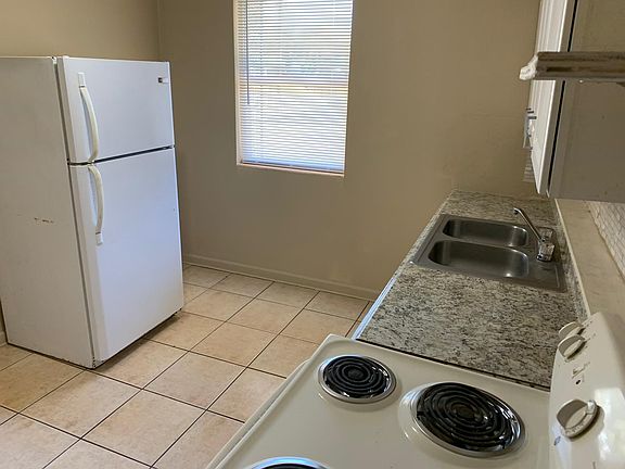 4th image of 5218 Lexington Ave #1