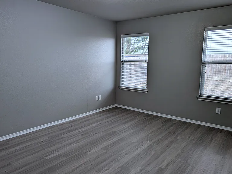 525 Oxford Loop — Photo 24