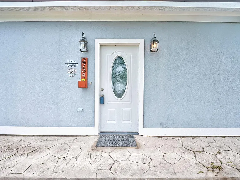 2734 Avenue D — Photo 1