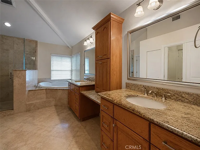 2811 N Roxbury St — Photo 6
