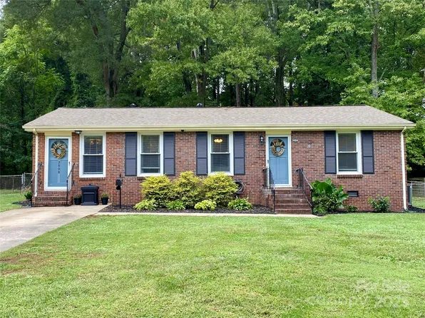 3808 Seaforth Dr, Charlotte, NC 28205