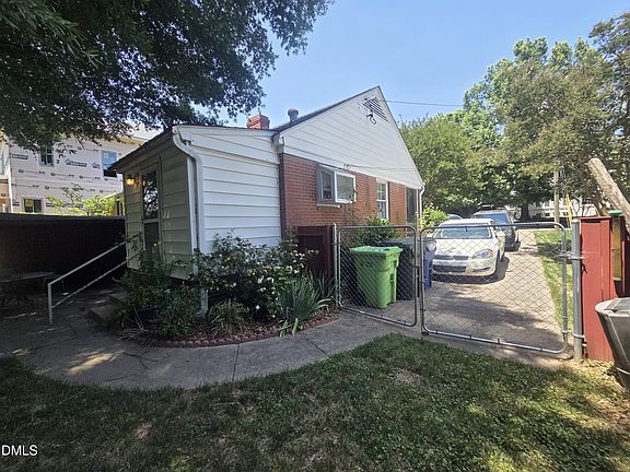 2nd image of 1928 Fairfield Dr