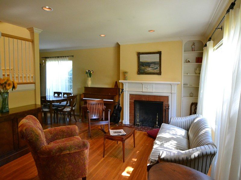 1st image of 1054 Galloway St