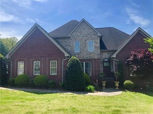 407 Woodridge Dr SE, Lenoir, NC 28645