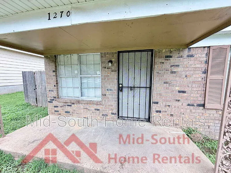 3 bed, 1.5 bath, 1160 sqft, $1,025 — Photo 3
