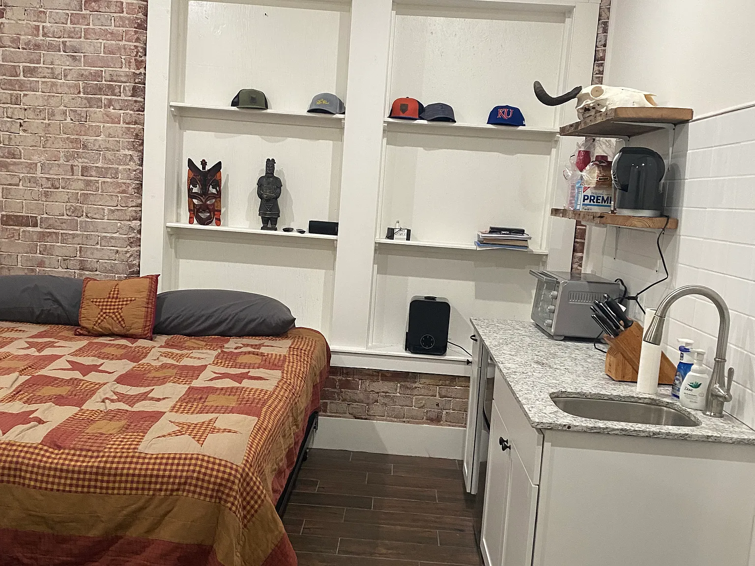 Studio, 150 sqft, $700 — Photo 1