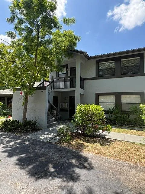 11524 NW 45th St