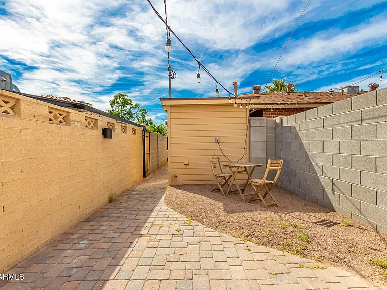 2402 W Weldon Ave — Photo 23