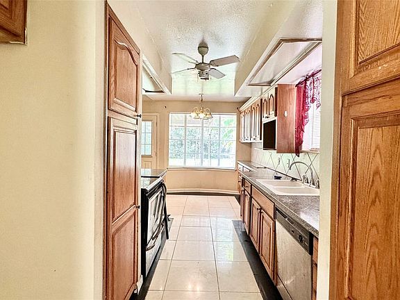 3rd image of 10911 Sageleaf Ln