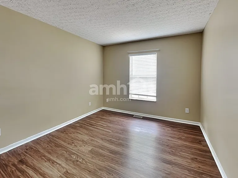 665 Norfolk Sq N — Photo 19