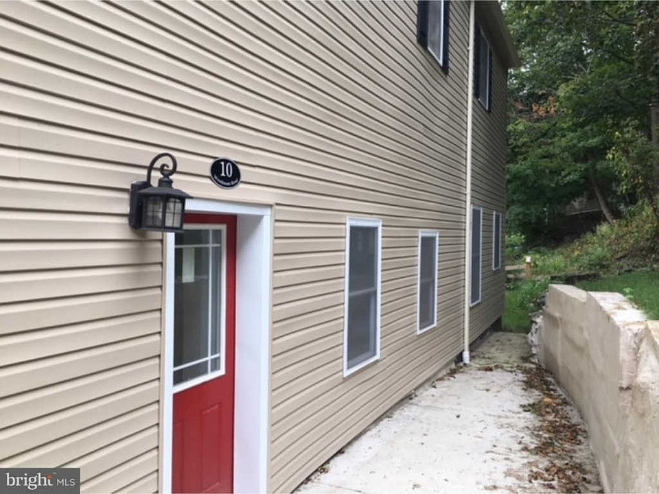 1st image of 10 Woodmont Rd