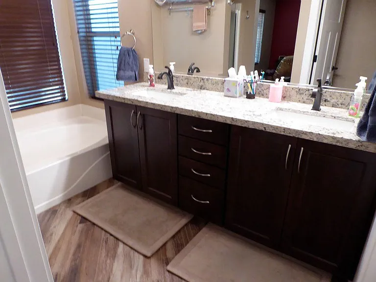 6810 S 15th Pl — Photo 16