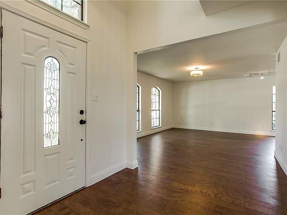 4th image of 422 Whispering Hills Dr