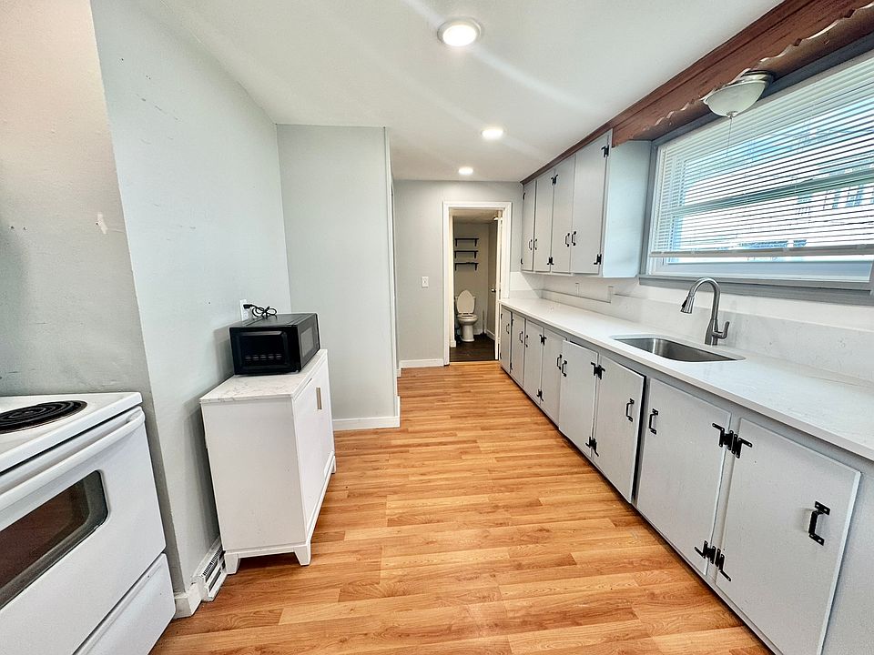 1st image of 504 Main St APT 1F