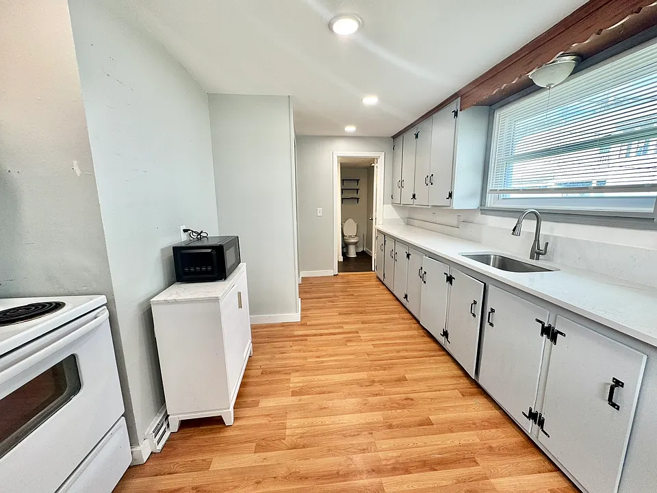 504 Main St #1F