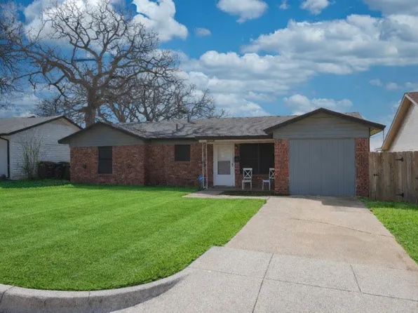 5508 Patton Dr, Fort Worth, TX 76112