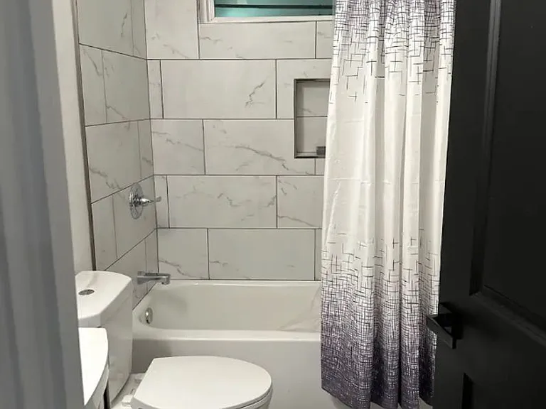 1104 Welch St SW — Photo 4