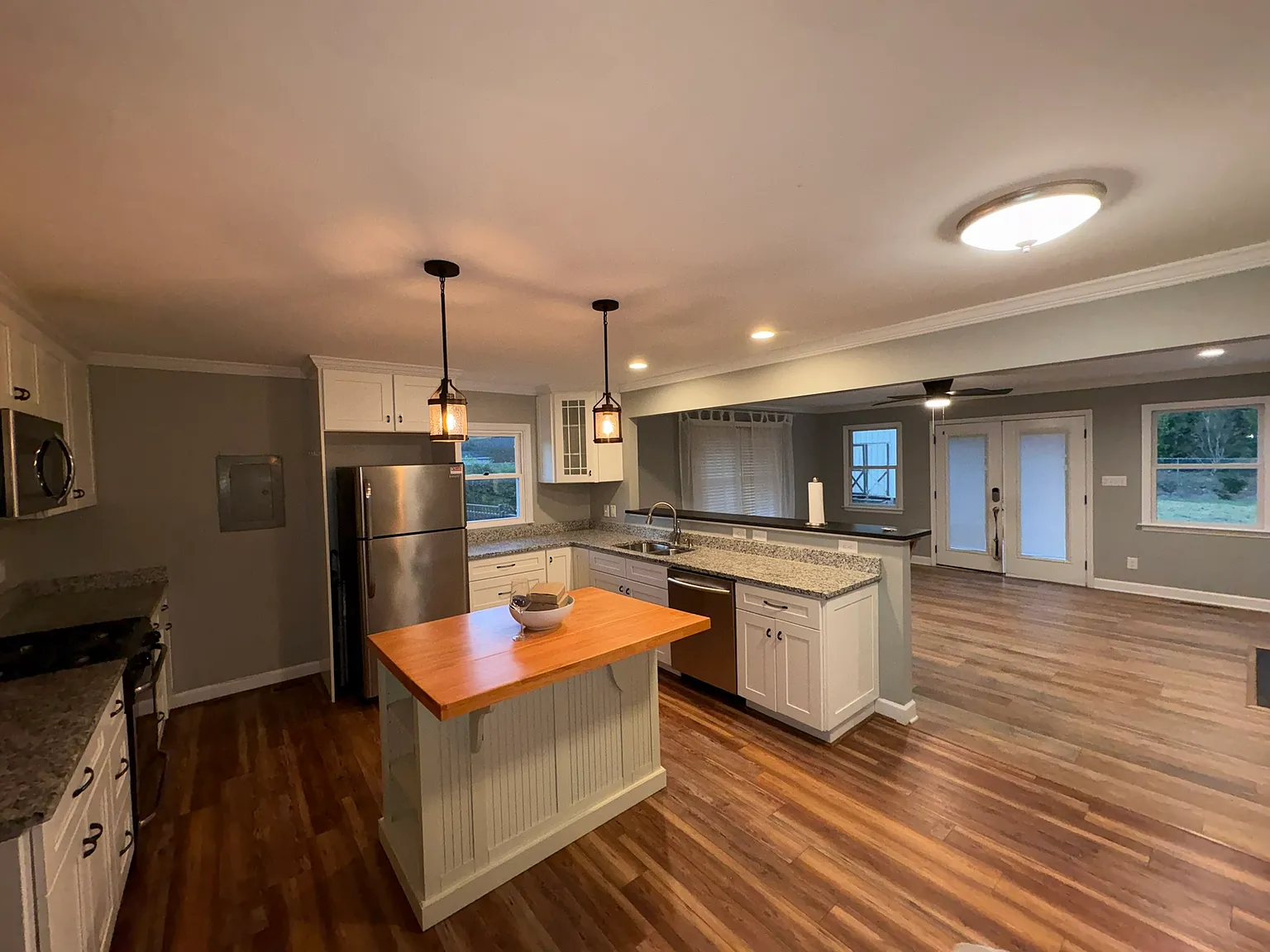 3 bed, 1380 sqft, $2,100 — Photo 2
