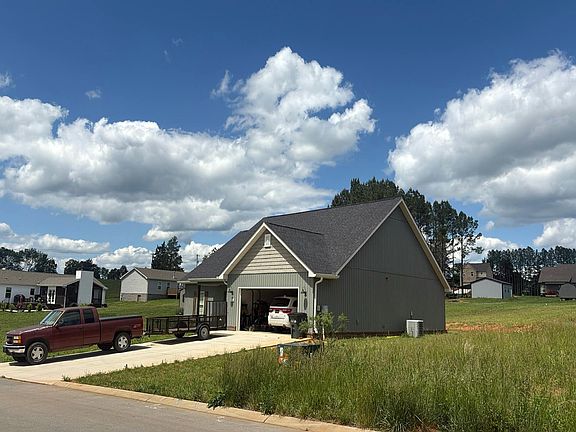 2nd image of 910 Loblolly Ln