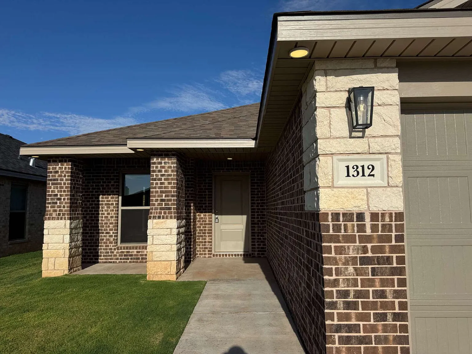 3 bed, 2.0 bath, 1350 sqft, $1,700 — Photo 4