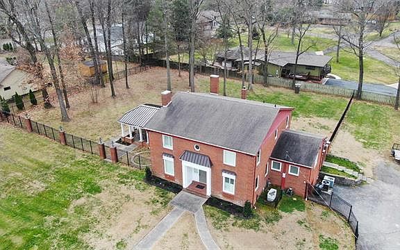 3rd image of 715 Woodland Dr