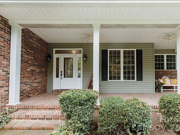 3rd image of 110 Mandy Ln