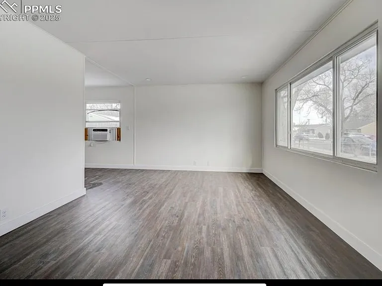 1924 S Hancock Ave — Photo 6