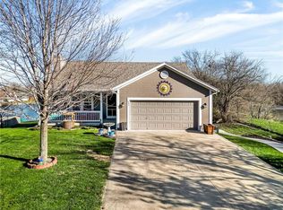 521 W 7th St, Edgerton, KS 66021
