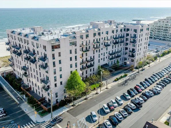 100 W Broadway #1E, Long Beach, NY 11561