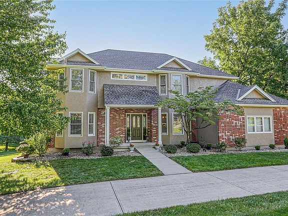 3rd image of 3041 S Victoria Ln