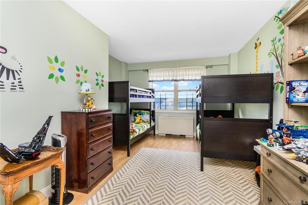 3 Bed 2 Bath Property, New York • 1,800 Sq Ft