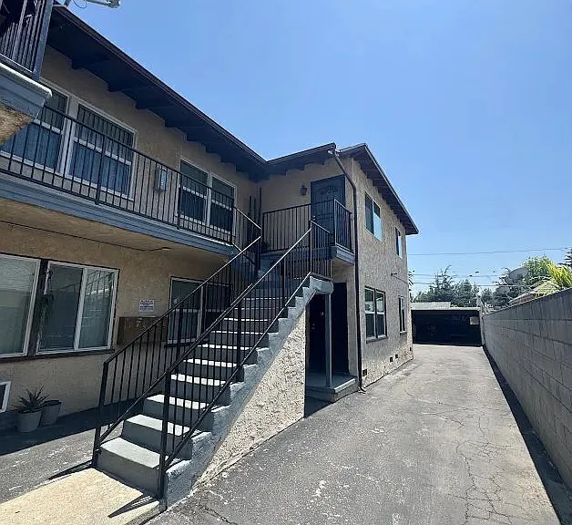 14202 Delano St #6 — Photo 13