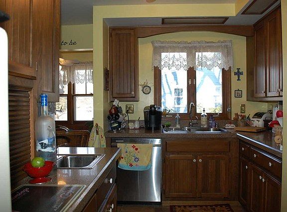 4th image of 1158 Sherwood Ave