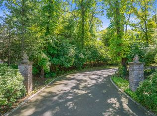 160 W Neck Rd, Southampton, NY 11968