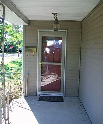 2nd image of 814 Laurel St