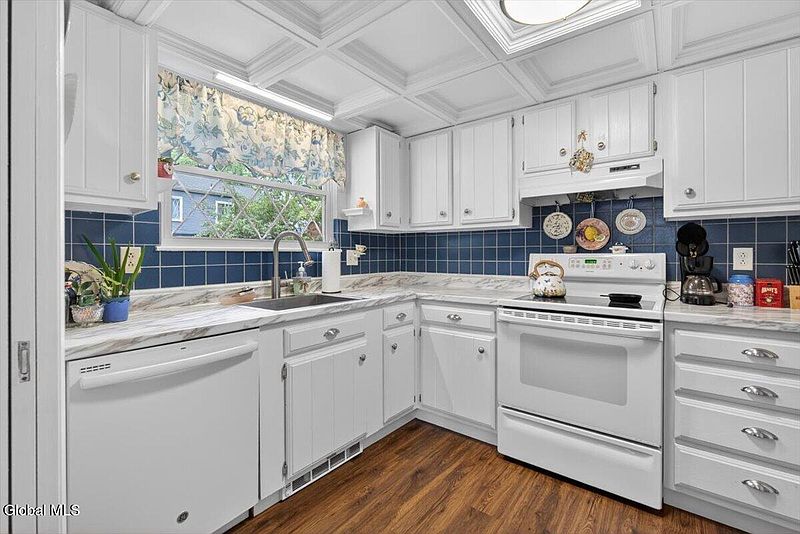 3rd image of 7 Spruce Court