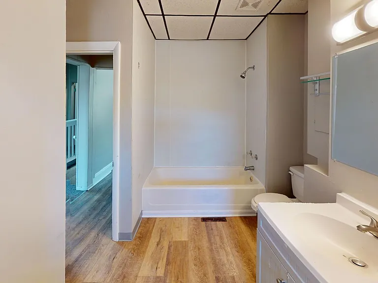 33 Westminster Avenue — Photo 18