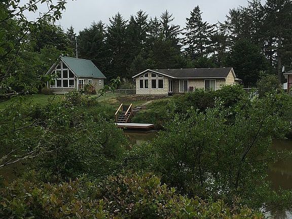 3rd image of 160 Dolphin Ave NE