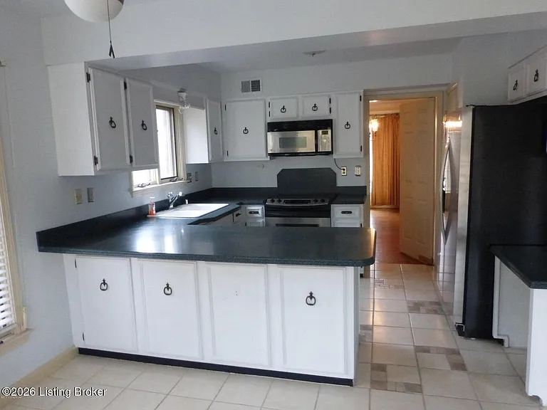 2311 Fallsview Rd — Photo 16
