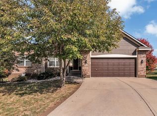 617 Duncan Cir, Raymore, MO 64083