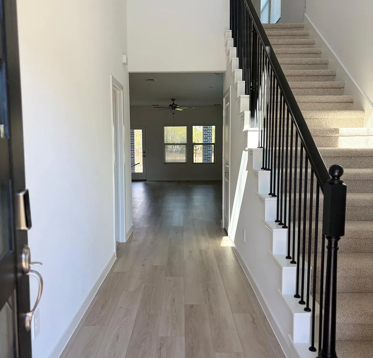 4 bed, 2055 sqft, $2,200 — Photo 2