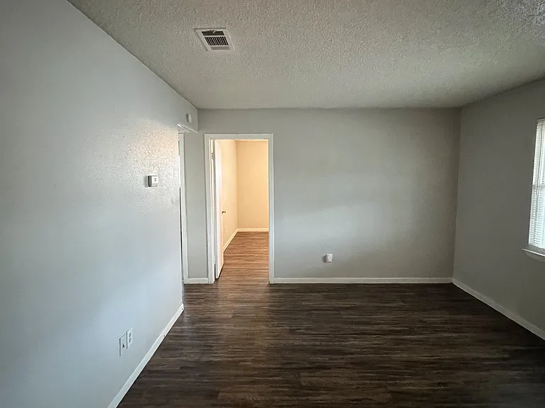 2106 Avenue K #4 — Photo 23
