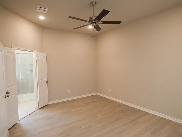 11512 Orbital St — Photo 6