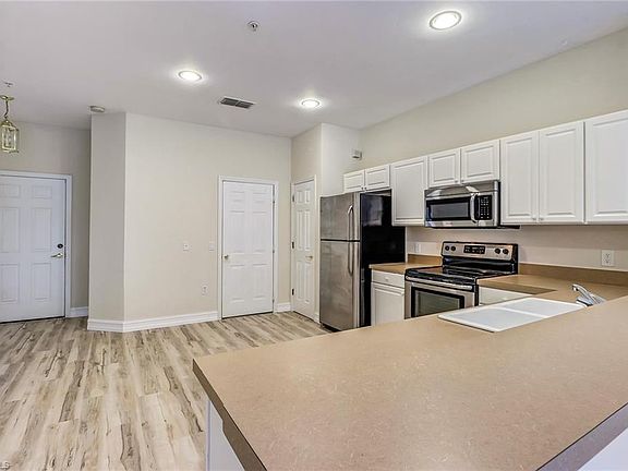 5th image of 1293 Oxford Ln
