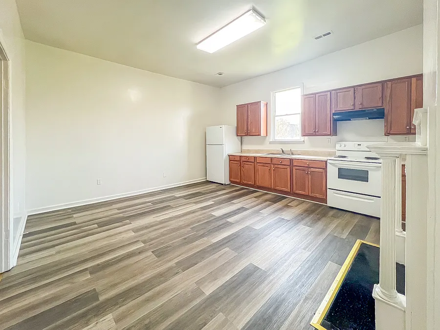 5 bed, 2.5 bath, 2288 sqft, $1,599 — Photo 4