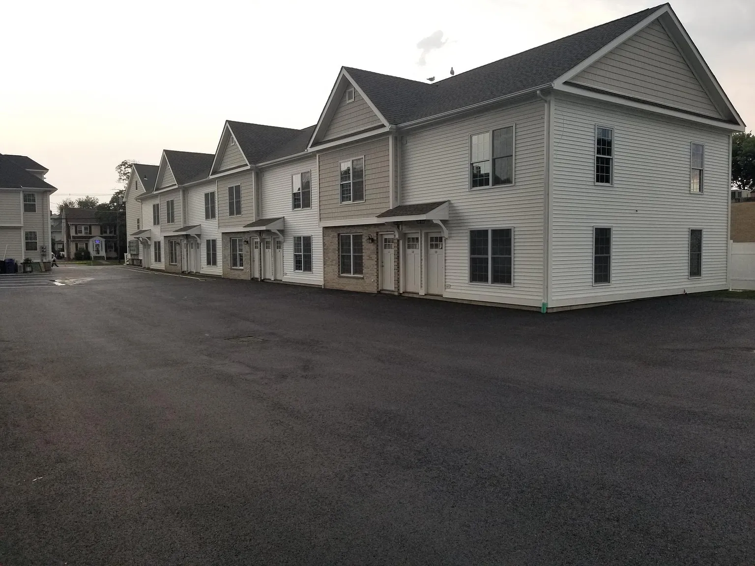 1 bed, 640 sqft, $2,000 — Photo 3