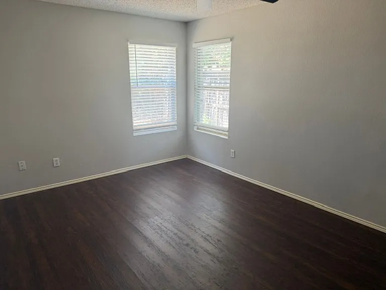 1004 Mazourka Dr — Photo 5